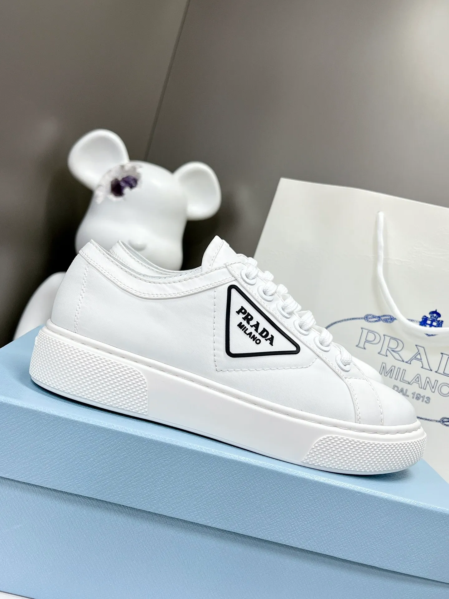 👟👟Ex-factory price 420👟👟 Purchasing level ⚡2023S launches Prada’s latest catwalk shoes, dad shoe series ͏ 💥PRADA's early spring catwalk model👠The fresh breeze has a bit of an expensive feel, and the upper is very perfect💃Elegant and elegant, crystal clear, no matter the quality of the accessories, they are all customized one-to-one, zero distance from the original version 1⃣Upper: imported waterproof twill + epoxy injection molding process 2⃣Inner: waterproof twill 3⃣Outsole: Original one-to-one molded rubber foam outsole 4⃣🔺Original packaging Heel height 4cm 5⃣Number of codes: 35-40, 41 non-returnable